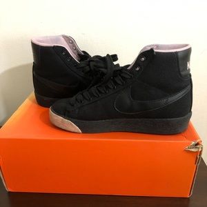 Women’s Nike Mid Basic Blazer Sneakers Size US 5.5